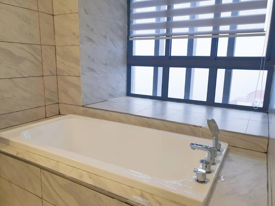 Seaview#Warmth#Netflix#Privatebathtub#Seasideluxurycondo#Imperioresidence Malacca Esterno foto